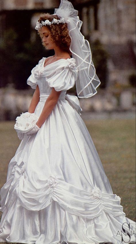 Wedding Dresses 90s, Costume Room, 1980s Wedding Dress, 90s Wedding Dress, Vintage Weddingdress, Dramatic Wedding Dress, Vintage Brides, Korean Wedding, Beautiful Wedding Gowns