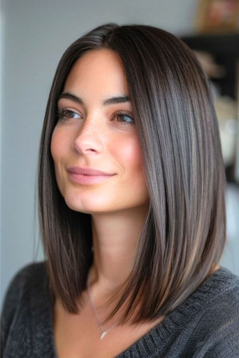 22 Winter Bob Haircuts 2024-2025: Ideas for Women Perfect for Any Hair Color, Outfit and Style New Hair Trends 2024, Haircuts For Medium Length Hair, Long Bob Haircuts, Shoulder Length Hair Cuts, Haircuts For Medium Hair, Haircuts Straight Hair, Hairstyle Women, Medium Hair Cuts, Outfits Winter