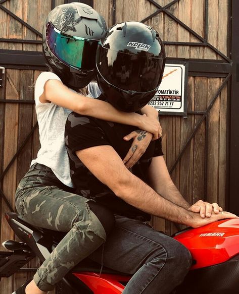 Motorbike Photoshoot Couple, Couples Photoshoot On Motorcycle, Motorcycle Couple Photography, Couples On Motorbikes, Motorcycle Couples Session, Motorcycle Couple Pictures, Biker Romance, Motorcyle Couples Photography, Motorcycle Couple