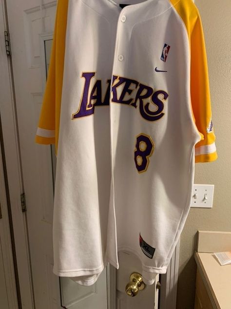 Laker Outfit Women Style, Lakers Dress, Lakers Outfit, Kobe Bryant Lakers, Bryant Lakers, Basketball Clothes, Streetwear Fits, Guys Clothing Styles, Artist Outfit