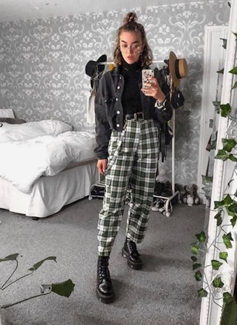 ’90s Grunge Fashion Outfits You Can Pull Off Today Plus Size 90s Fashion Outfits, Blair Aesthetic, Outfit Bts, Grunge Fashion Outfits, Grunge Outfits 90s, Moda Grunge, Look Grunge, Grunge Clothing, 90s Fashion Grunge