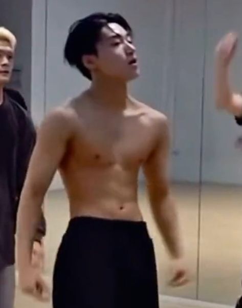 Hot Abs, San Ateez, Fandom Kpop, Choi San, Keep Calm And Love, Back Muscles, Korean Men, Kpop Boy, League Of Legends