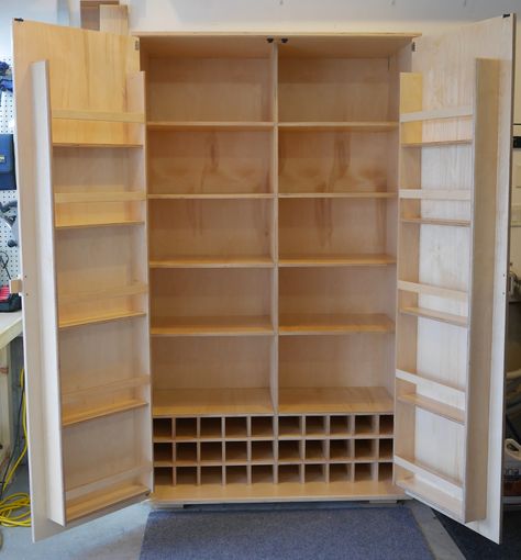 Garde manger Stand Alone Kitchen Pantry, Armoire Pantry, Small Woodworking Shop Ideas, Kitchen Ideals, Garage Remodel, Stained Concrete, Pantry Cabinet, Diy Garage, Kitchen Shelves