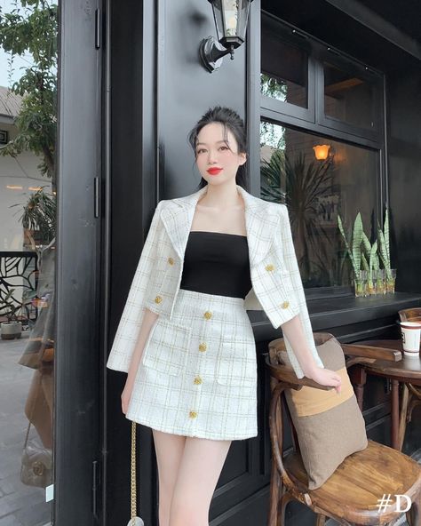 Outfit For Paris, Skirt And Blazer Set, Tweed Fashion, Tweed Outfit, Tight Dress Outfit, Business Outfits Women, Korean Casual Outfits, Skirt Suit Set, Classy Work Outfits