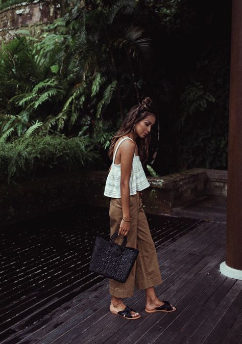 Weekend getaways street style summer 2017 outfits inspirat… | Flickr Minimalist Moda, Bali Fashion, Mode Boho, Vacation Outfits, Looks Style, Casual Summer Outfits, Spring Summer Outfits, Street Styles, Outfits Casuales