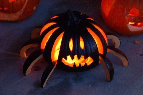 Pumpkin Designs Carved Easy Cute, Spider Pumpkin Ideas, Interesting Pumpkin Carving, Scared Pumpkin Carving, Pumpkin Carvings Scary, Eyeball Pumpkin Carving, Casper Pumpkin Carving, Cauldron Pumpkin Decorating, Dumbahh Pumpkin