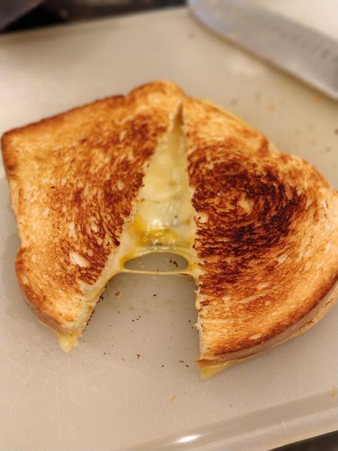 Grilled cheese Cheese Toastie Aesthetic, Grilled Cheese Sandwich Aesthetic, Grilled Cheese Aesthetic, Good Food Pictures, Cheesy Foods, Cheesy Food, Grill Cheese, Grilled Cheese Sandwiches, Cheese Food