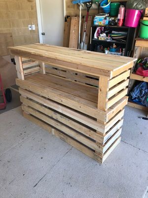 Diy Pallet Bar, Bar En Palette, Bar En Plein Air, Repurpose Pallets, Pallet Bar Diy, Pallet Kitchen, 1001 Pallets, Pallet Bar, Pallet Ideas Easy