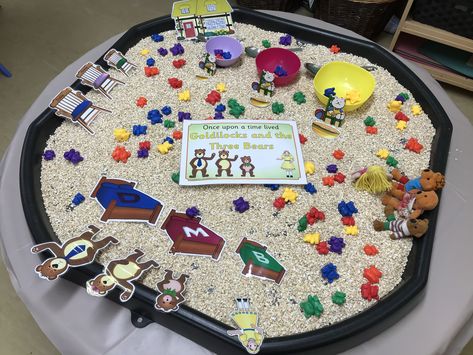 Goldilocks - story props on a Tuff Tray covered in porridge oats Goldilocks Tuff Tray, Goldilocks And The Three Bears Eyfs, Preschool Food Crafts, Book Themed Activities, Toy Library, Preschool Food, Fairy Tale Activities, Story Props, Eyfs Classroom