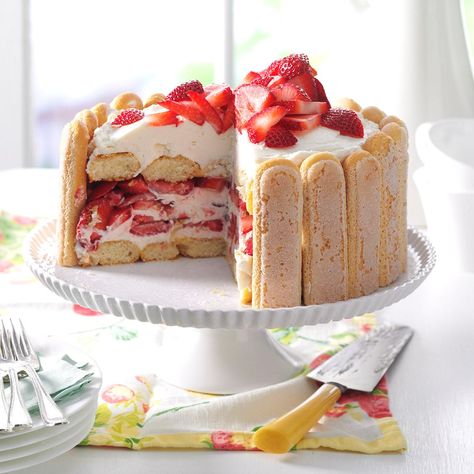 Strawberry Ladyfinger Icebox Cake Recipe -This cake is inventive and yet familiar. Be sure to use a springform pan; otherwise you cannot invert the cake or remove it from the pan. If it breaks while you're transferring the cake to the serving plate, just push it back together and press gently. —Stella Ohanian, Porter Ranch, California Lady Finger Cake Recipe, Lady Finger Cake, Finger Cake, Toffee Bar, Brownie Torte, Kilz Primer, Finger Sandwich, Icebox Desserts, Strawberry Tiramisu