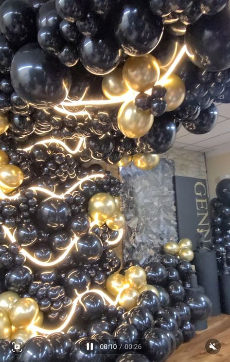 #blackgoldballoons #blackgoldparty #60thparty #60thbirthday Balloon Cascade, 60th Birthday Party Decorations, Balloon Display, 60th Birthday Party, 60th Birthday, Birthday Party Decorations, Party Decorations, Balloons, Birthday Party