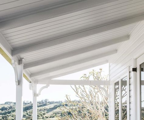 Glenfernie Farm: a white weatherboard cottage in Byron Weatherboard House, Front Verandah, Cottage Exterior, Farm Cottage, White Cottage, Coastal Farmhouse, Australian Homes, The Porch, Modern Country