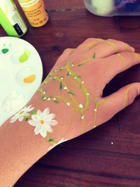 Face Painting On Hand, Demeter Cosplay, Arm Paint Ideas, Fairy Shoot, Painting On Hand, Painted Hands, Hand Paintings, Arm Painting, Leg Painting