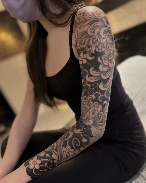 Japanese Tattoo Women, 16 Tattoo, Traditional Tattoo Sleeve, 4 Tattoo, Inspiration Tattoos, Floral Tattoo Sleeve, Irezumi Tattoos, Geniale Tattoos, Tatuaje A Color