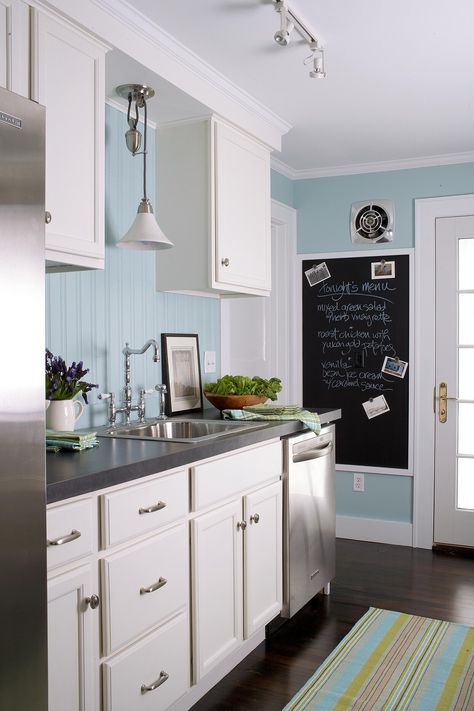 Blue Kitchen Walls, Blue Kitchen Designs, Light Blue Kitchens, Stock Kitchen Cabinets, Cottage Kitchen Design, Small Cottage Kitchen, Cottage Style Kitchen, House Of Turquoise, Casa Vintage