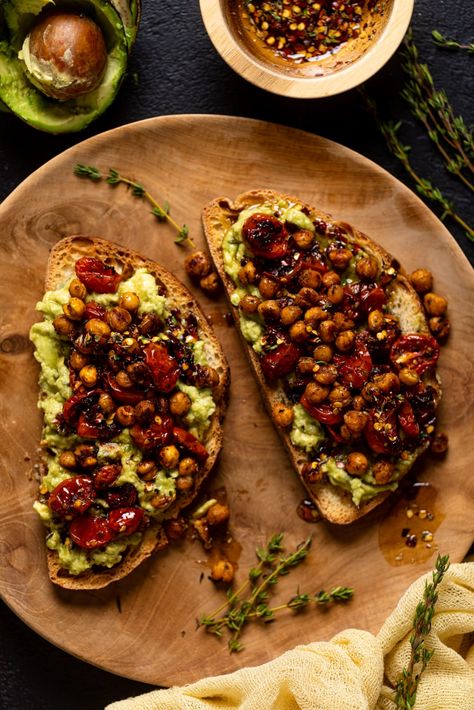 Mind-blowing Avocado Toast | Simple Healthy Recipes, Complex Flavors | Orchids + Sweet Tea Recipes Chili, Healthy Toast, Cake Pizza, Simple Healthy Recipes, Avocado Toast Recipe, Pizza Sandwich, Summer Breakfast, Recipes Cookies, Avocado Breakfast