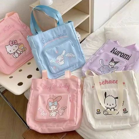 💓 Sanrio Double Layer Bags 💓 LlNK lN BlO 🌎 Wrldwide shpping ✈️ ------------------------------------- ✨ Kawaii post daily at @kawaiifantasyxx ✨ 🌸 Fashion page @kawaiifashionnx 🌸 ------------------------------------- ฅ^•ﻌ•^ฅ #hellokitty #sanrio #hellokittylover #bag #kawaiibag #sanriofashion #sanrioaesthetic #mymelody #cinnamoroll #hellokittycolelction #hellokittycollector #sanriolover #hellokittystuff #hellokittyjunkie #kuromi #hellokittyandfriends #hellokittyaddict #hellokittyfan #sanrioco... Sanrio Tote, Sanrio Bag, Kawaii Bag, Luggage Sizes, Handbag Organization, Estilo Preppy, Lightweight Bag, Style Preppy, Kawaii Aesthetic