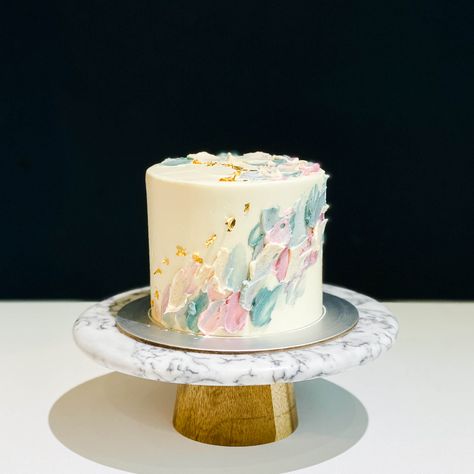 Cake Designs Pastel Color, Smear Cake Design, Mini Pastel, Pastel Buttercream Cake, Abstract Cake Decorating, Simple Pastel Cake, Smear Icing Cake, Small Gender Reveal Cake Ideas, Elegant Gender Reveal Cake