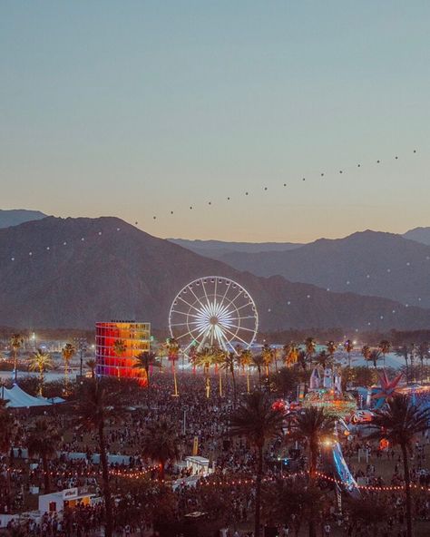 Coachella on Instagram: “Imagine a world like this” Coachella Landscape, Coachella Photography, Coachella Camping, Coachella Aesthetic, Music Festival Aesthetic, Google Backgrounds, Life Is Beautiful Festival, Stagecoach Festival, Los Angeles Aesthetic