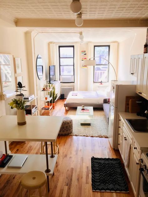 250-Square-Foot NYC Shared Studio Apartment Photos | Apartment Therapy Apartamento New York, Appartement New York, Nyc Studio Apartments, Tiny Studio Apartments, Studio Layout, Studio Apartment Design, Studio Apartment Living, Deco Studio, Small Studio Apartment