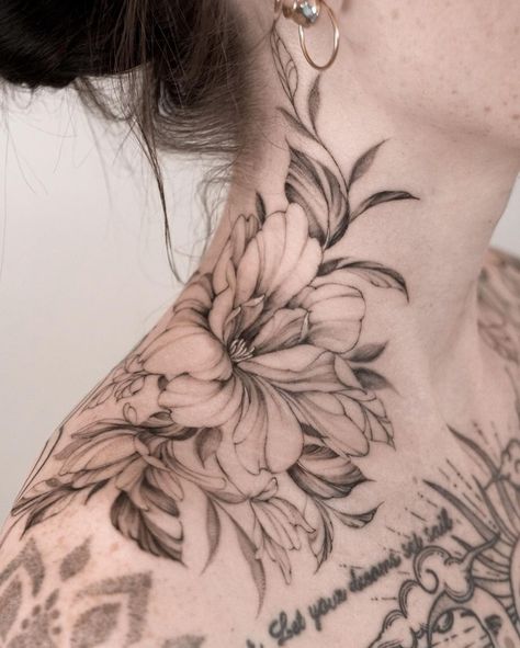 Chest Neck Tattoo, Flower Neck Tattoo, Floral Back Tattoos, Side Neck Tattoo, Throat Tattoo, Single Needle Tattoo, Neck Tattoos Women, Flower Tattoo Shoulder, Floral Tattoo Sleeve