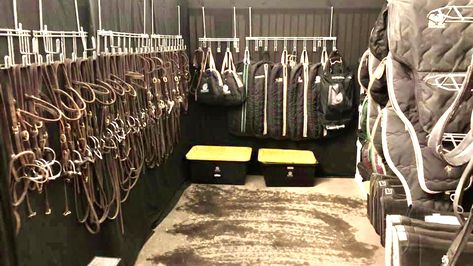 Horse Show Tack Stall Set Up, Horse Show Organization, Horse Show Set Up Ideas, Horse Show Set Up, Barn Organization, Tack Room Organization, Order Of Draw, Saddle Rack, Being Organized