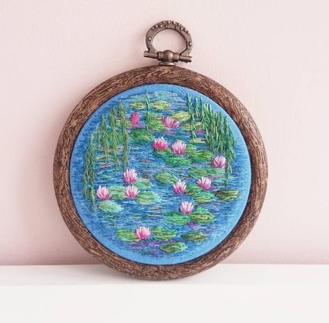 Waterlilies Monet, Embroidery Water, Claude Monet Art, Learning To Embroider, Monet Art, Hand Embroidered Flowers, Embroidered Art, Brazilian Embroidery, Thread Painting