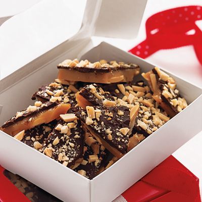 Butter-Crunch Toffee Butter Crunch, Christmas Yummies, Crunch Recipe, Toffee Recipe, Butter Toffee, Christmas Candy Recipes, Homemade Candies, Sweets Desserts, Holiday Desserts