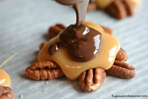 Pecan Turtle Clusters are decadent candy treats you can easily whip up in your own kitchen! They are loaded with toasted pecans, caramel and chocolate. Diy Chocolate Turtles, Homemade Chocolate Turtles, How To Make Turtles Candy, Chocolate Covered Turtles, Pecan Turtle Clusters, Turtle Clusters, Pecan Desserts Recipes, Homemade Turtles, Pecan Turtles