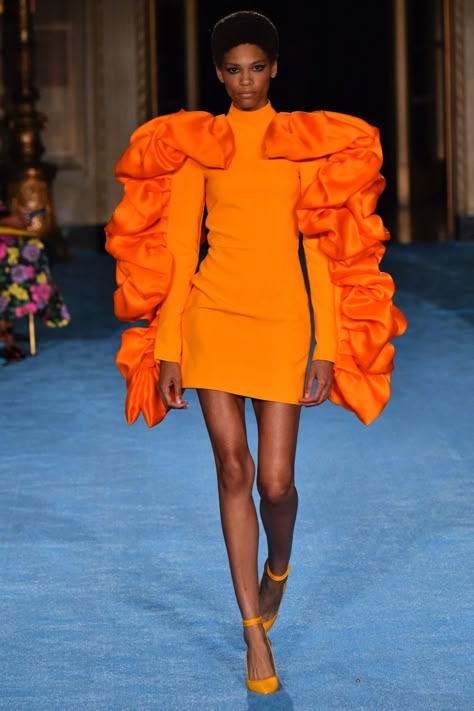 Orange Runway, Successful Women Style, Luxury Kids Clothes, Yeezy Fashion, Fashion Elements, Trends 2025, Fashion Figures, Runway Dresses, Statement Dress