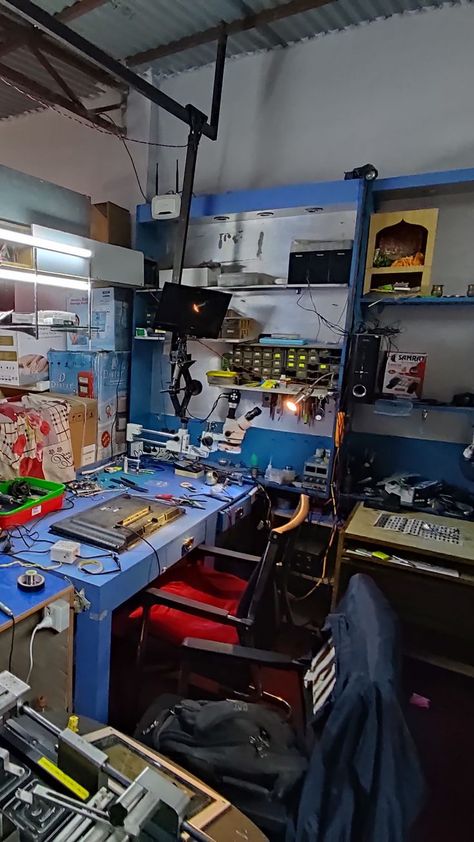 Electronics Workspace, Electronics Lab Workbenches, Washing Machine Repair Service, Mobile Shop Design, Computer Repair Shop, Electronic Workbench, Washing Machine Repair, Refrigerator Repair, Small Computer