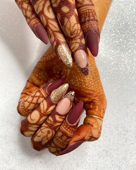 Bridal Nail Art Maroon, Bridal Nails With Henna, Karwachauth Nail Ideas, Nail Art For Bride Perfect Wedding, Wedding Nails For Bride Maroon, Mehendi And Nails, Karwa Chauth Nails Design, Nail For Bride Wedding, Wedding Nails Design Indian