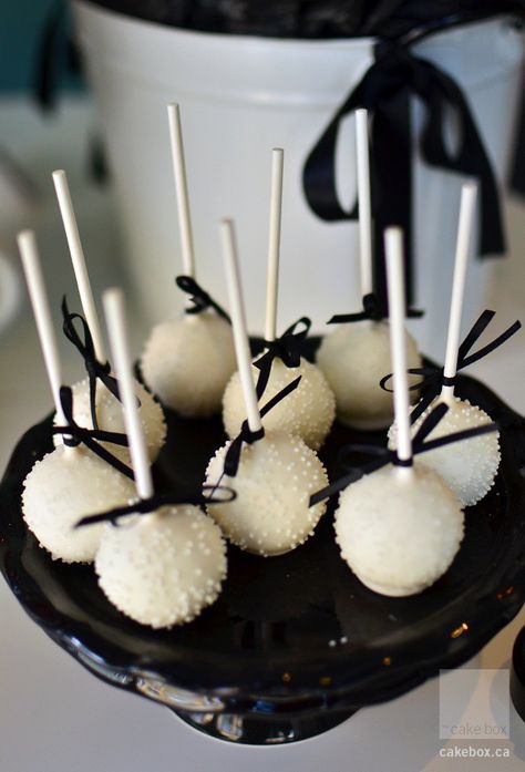 Black Tie Wedding Food, Black Themed Party Food, Black And White Cupcakes Wedding, Black Coquette Party Theme, Black Tie 18th Birthday Party, Cake Ideas Black And White, 21st Birthday Ideas Black And White, Black Bow Themed Birthday Party, Black And White Bday Theme