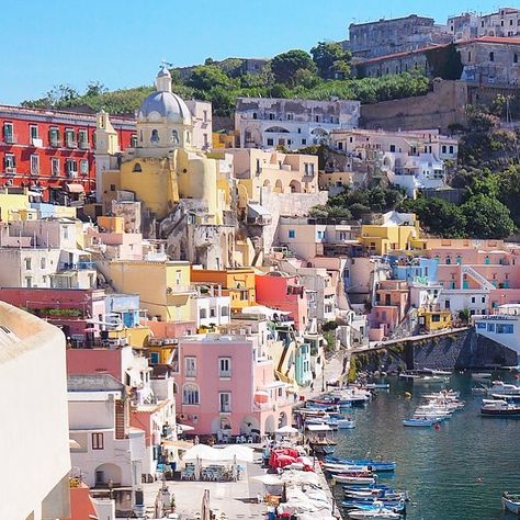 Procida Italy, Italy Map, Italy Photography, Naples Italy, Southern Italy, Italy Vacation, Pompeii, Elba, Hidden Gem