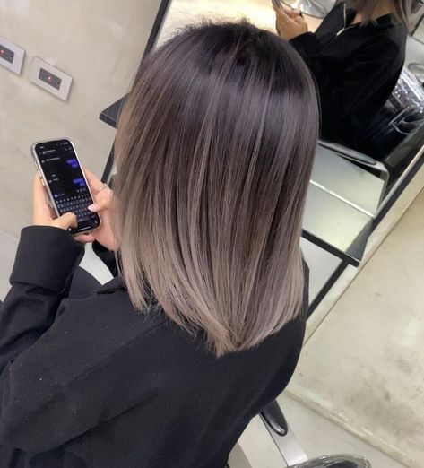 Ash Blonde Hair Colour, Ash Hair Color, Hair Color Streaks, Brunette Hair With Highlights, Ash Blonde Hair, Brown Hair Balayage, Blonde Hair Inspiration, Light Hair Color, Short Hair Balayage