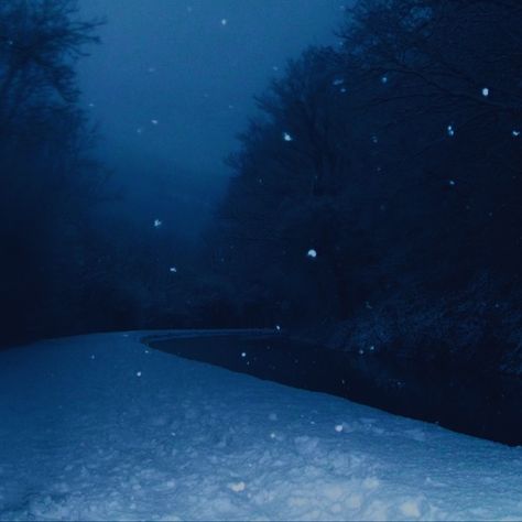 Blue Icy Aesthetic, Navy Blue Winter Aesthetic, Snow Blue Aesthetic, Snow Aesthetic Blue, Dark Blue Christmas Aesthetic, Fall Aesthetic Blue, Blue Hour Winter, Winter Blue Aesthetic, Blue Winter Aesthetic