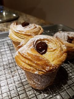 John Britt Pottery : Best Cruffin recipe Best Cruffin Recipe, Homemade Cruffin Recipe, Apple Cruffin Recipe, Cruffins Recipe Easy, Cruffins Recipe, Cruffin Recipe, Homemade Croissants, Cronut, Breakfast Sweets