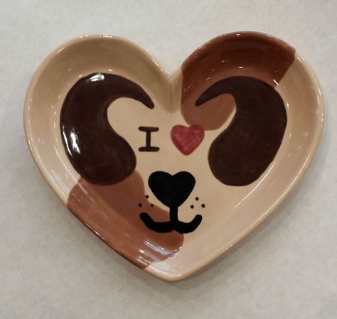 Dog Plate Ceramic, Dog Bowl Pottery Painting, Pottery Painting Dog Bowl, Clay Dog Bowl, Painted Dog Bowl, Ceramics Portfolio, Dog Pottery, Clay Dog, Diy Pottery Painting