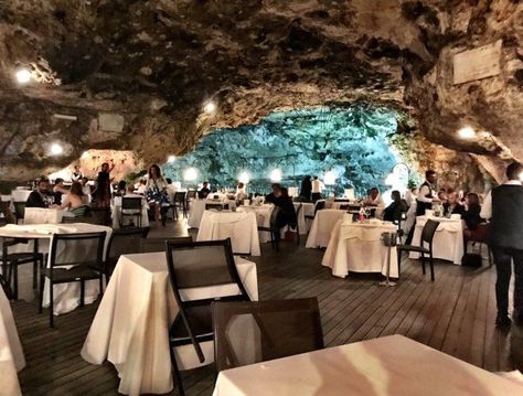 Foodies talk about underground restaurants, but these beautiful eateries around the world are literally located in caves and caverns below ground. Underground Restaurant, Caves And Caverns, Grand Canyon Caverns, Cave Hotel, Private Dining Room, Natural Bridge, Italy Photo, Restaurant Interior Design, Palawan