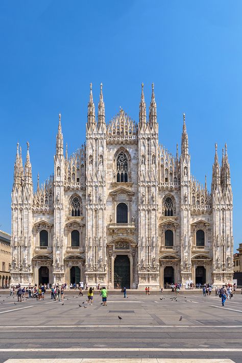 Duomo Milan, Egyptian Architecture, Milan Travel, Milan Cathedral, Italy Architecture, Italian Vacation, Historical Buildings, Italy Aesthetic, Church Architecture