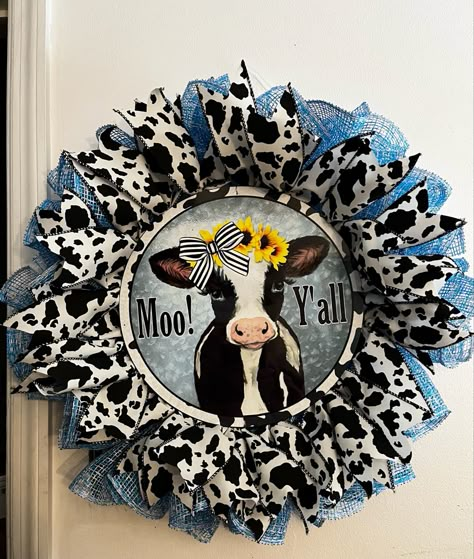 Cow Wreaths For Front Door Diy, Cow Wreath Diy, Cow Wreath Ideas, Cow Crafts For Adults, Cow Wreaths For Front Door, Cow Print Wreath, Cow Wreaths, Cow Print Decor, Cow Crafts