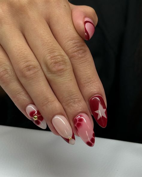 blooming gel is in the air this fall 🍁 @beetlesgelpolish @beetles_community @apresnailofficial #gel #gelnails #gelnail #gelpolish #uñasdegel #nailtech #nail #nailart #nailsnailsnails #naildesign #naildesigns #bloominggel #bloomingflowers #bloominggelflowers #red #rednails #star #starnails #fallnails #trendynails #explore #explorepage Blooming Gel Nail Art Christmas, Blooming Gel Nail Art Fall, Blooming Gel Christmas Nails, Blooming Gel Fall Nails, Red Blooming Gel Nails, Fall Blooming Gel Nails, Blooming Gel Nail Art Ideas, Red Design Nails, Red And Gold Nail Art