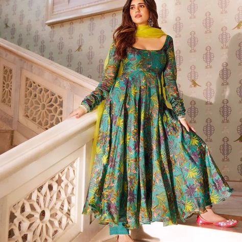 Costume collections Frock Style Kurti Design, Printed Anarkali Dress, Silk Salwar Suit, Boutique Suit, Sajjal Ali, Diy Maxi Dress, Suit Indian, Simple Kurti, Frock Designs