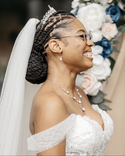 Wedding Nails For Bride Classy Bridal Indian, Locs With Veil, Bridal Hair Inspiration Veils, Braids Wedding Hair Black Women, Black Bride With Locs, Natural Wedding Hairstyles Black Bride With Veil, Wedding Hairstyles For Dreadlocks, Wedding Hairstyles For Locs The Bride, Locs For Wedding Black Women