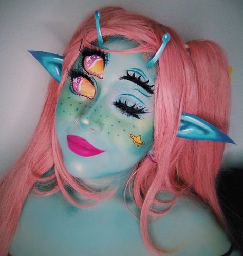 Inspired: serendipity @moonkawitch Alien Makeup Pretty Halloween Costumes, Goth Alien, Alien Aesthetic Makeup, Pink Alien Makeup, Alien Eye Makeup, Cute Alien Makeup, Alien Makeup Looks, Alien Halloween Makeup, Alien Cosplay