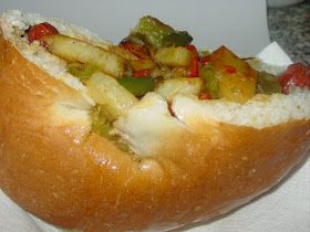 Beef Samosa Recipe, Italian Hot Dog, Vegetarian Hot Dog, Hot Dog Recipe, Hot Dog Rolls, Nacho Bar, Hot Dog Bar, Recipes Italian, Hot Dog Recipes