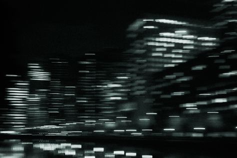 #photography #bw #city #night #blur #blurry Non Blurry Desktop Wallpaper Aesthetic, Blurry Background Aesthetic, Aesthetic Blurred, Blurred Wallpaper, Blurry City, City Lights Wallpaper, Blurry Night, Wallpapers Laptop, Me Template