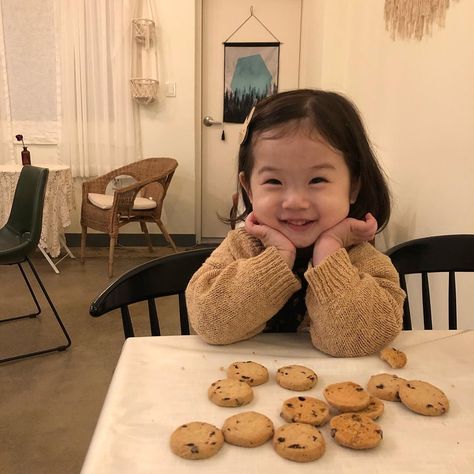 Baby Sulli, Funny Baby Pictures, Ulzzang Kids, Cute Asian Babies, Baby Stickers, Korean Babies, Baby Smiles, Asian Kids, Foto Baby