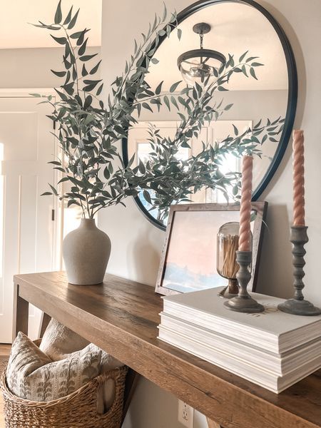 Round Mirror Hallway Entryway, Entryway Table And Mirror, Hallway Console Table Decor, Hallway Stand, Entryway Inspo, Console Table Decor, Console Decor, Hallway Console Table, Design Fireplace