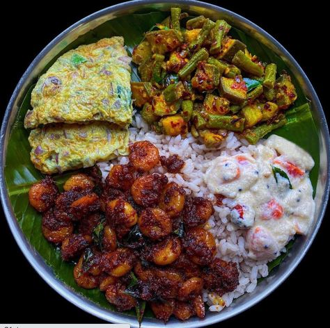 Kerala Rice And Curry, Kerala Meals Photography, Kerala Lunch Recipes, Kerala Meals, Kerala Rice, Yard Long Beans, Kerala Cooking, Food Thali, Indian Diet Recipes